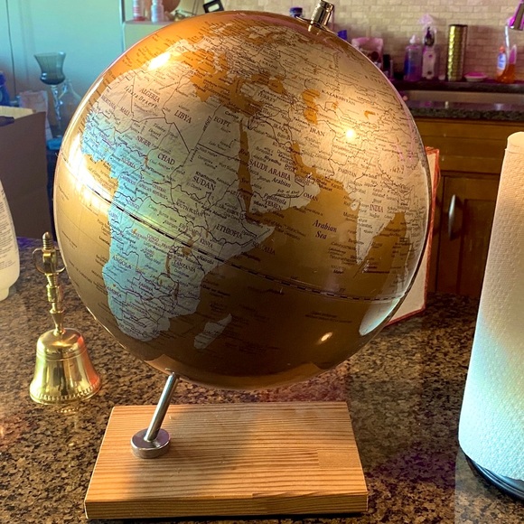Vintage gold Globe with wooden base - Picture 2 of 6